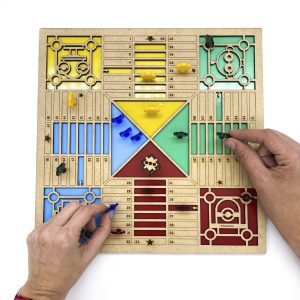 Juego ludo de madera mdf con piezas de acrílico